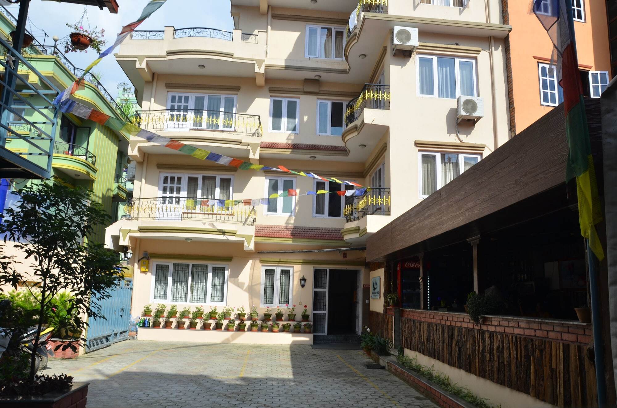 Oyo 720 Lekali Homes And Restaurant Катманду Экстерьер фото